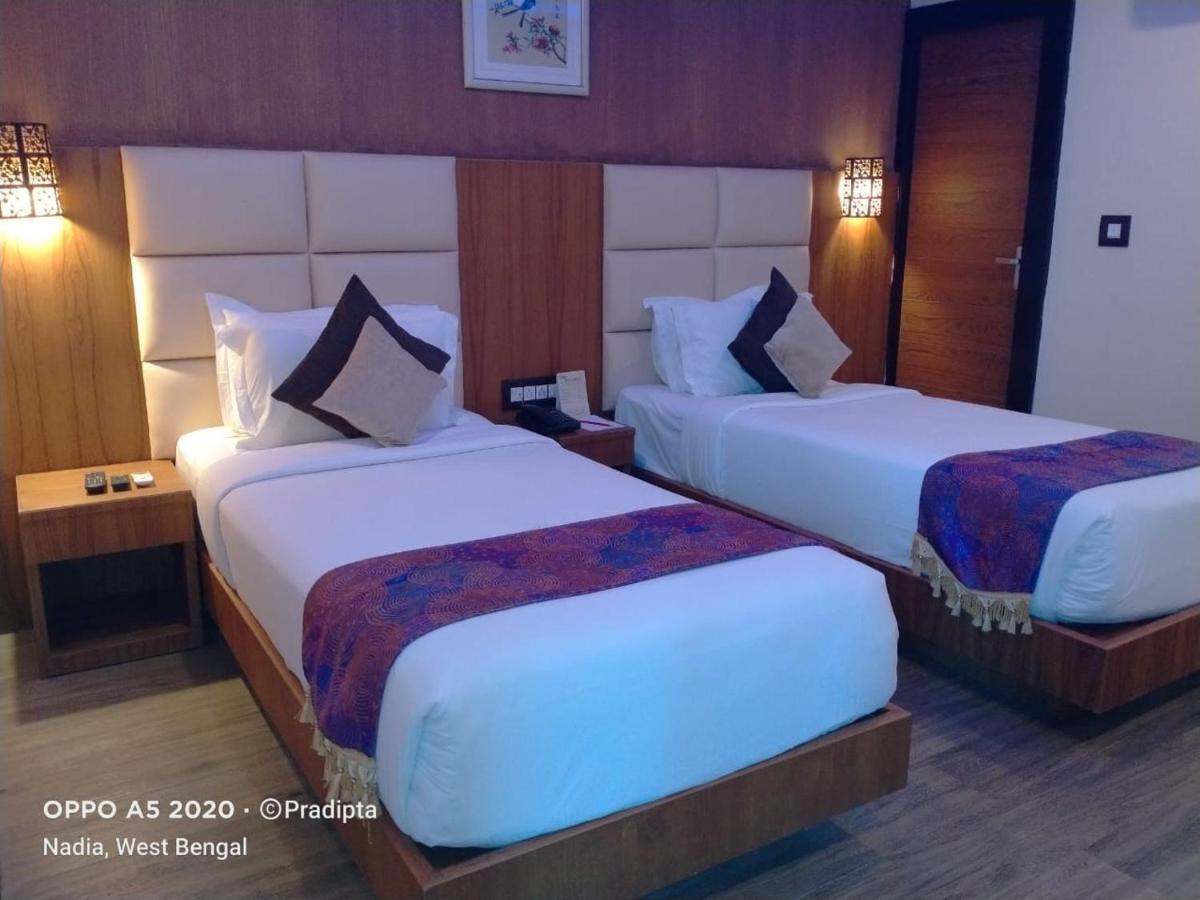 Dolphin Chocolate Inn Chandannagar Exterior foto