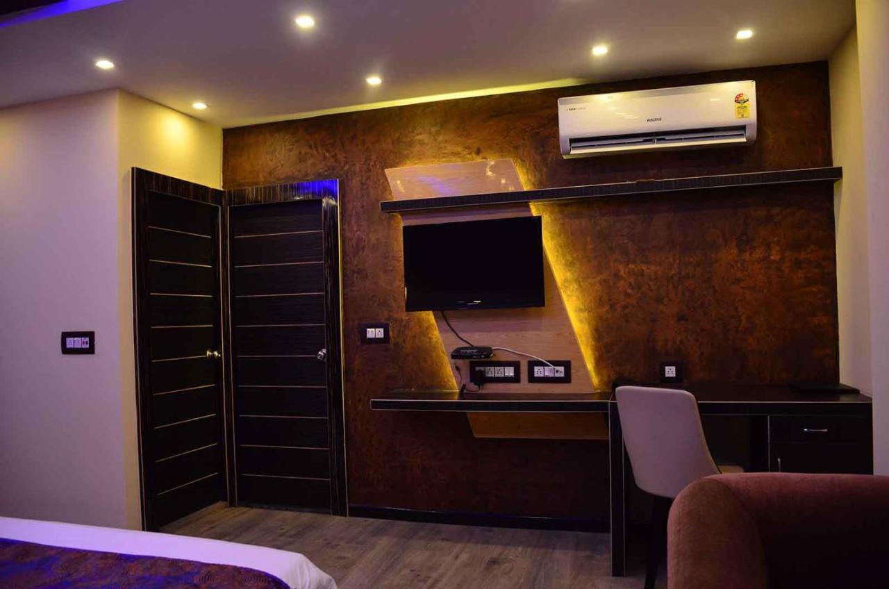 Dolphin Chocolate Inn Chandannagar Exterior foto