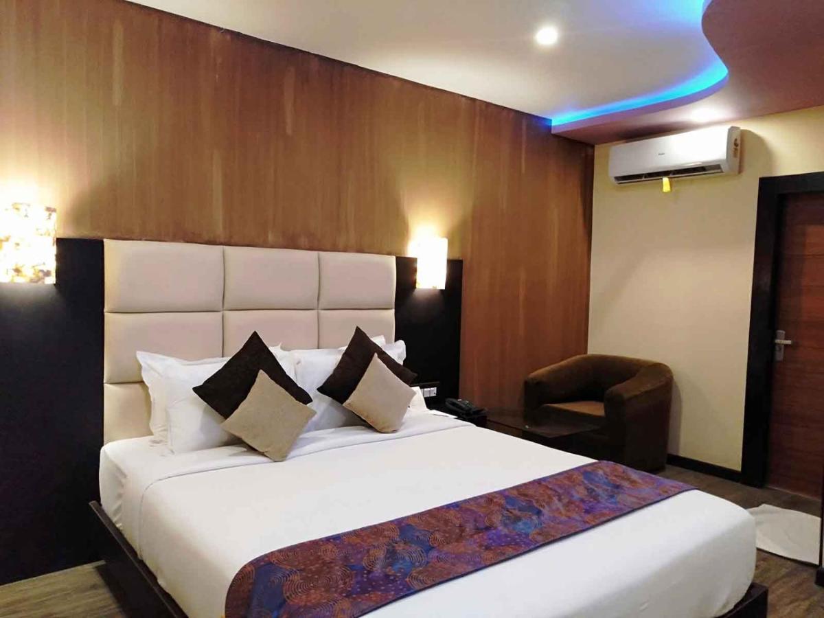 Dolphin Chocolate Inn Chandannagar Exterior foto